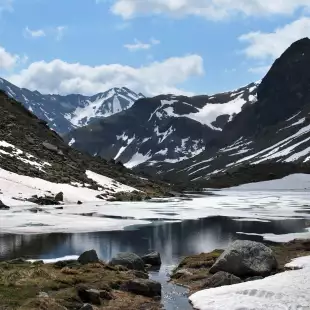 Snow and ice covered mountains of Switzerland's mountain pass