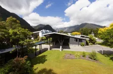 exterior scenic hotel franz josef glacier new zealand