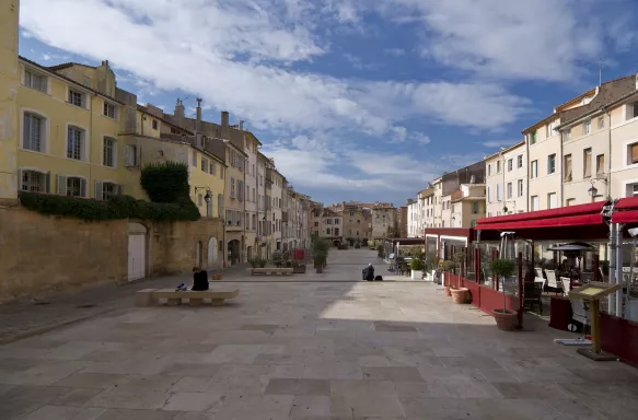 Quiet street in Place des Cardeur