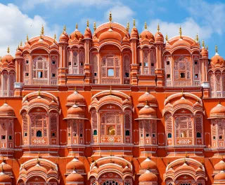 Exterior of Hawa Mahal palace, The Palace of the Winds in Jaipur, Rajasthan, India